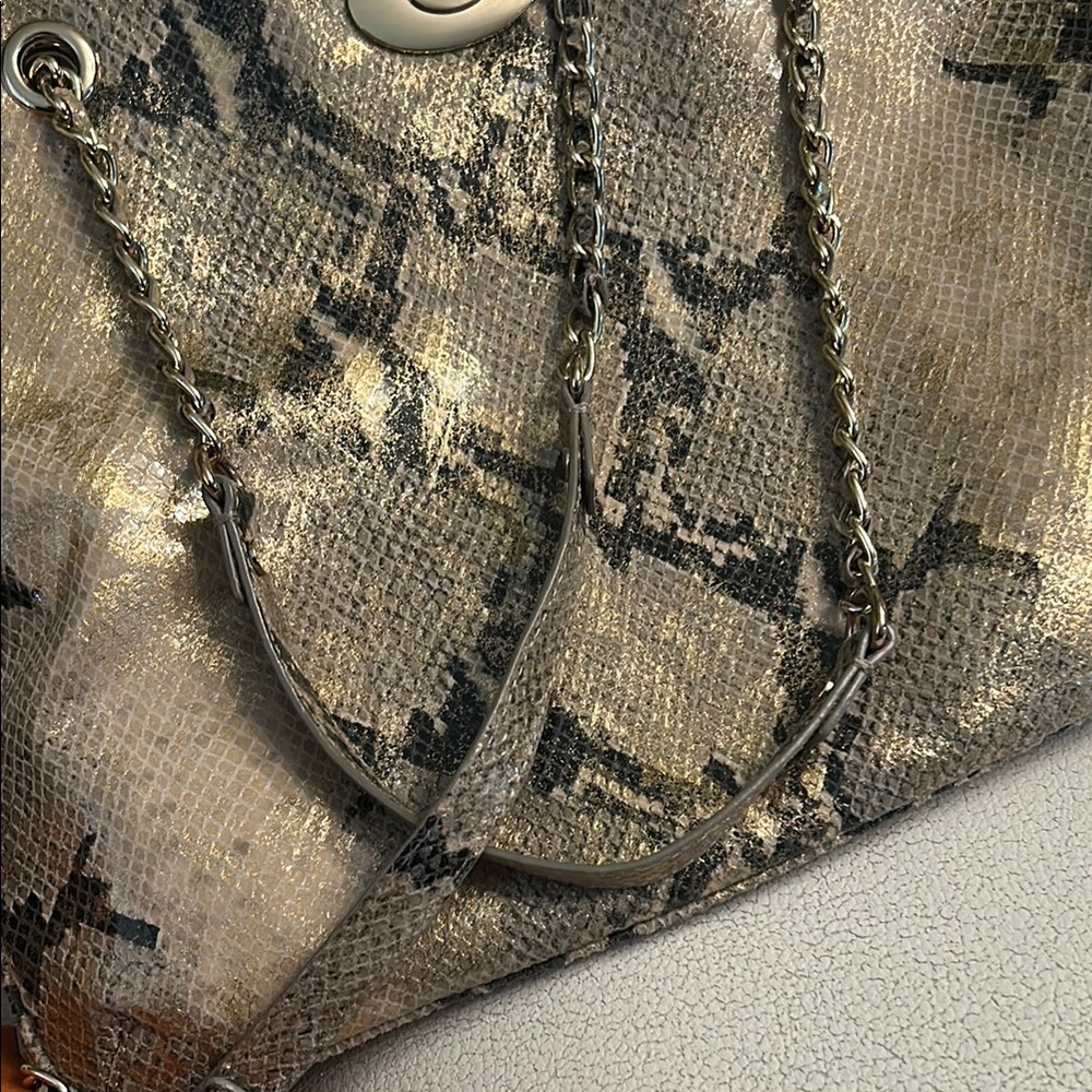 Elegant DKNY Black & Gold Snakeskin Patterned Women's tote bag! - Picture 13 of 13
